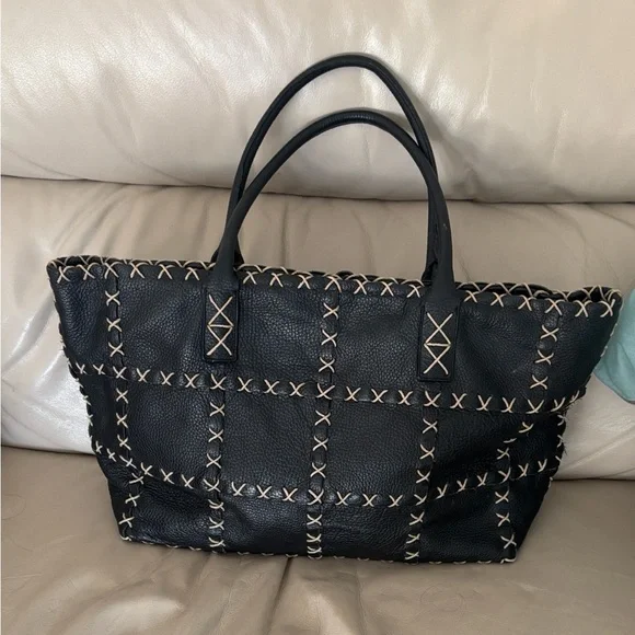 Berge Black Leather Tote Bag with Stitch Detailing - Picture 2 of 6